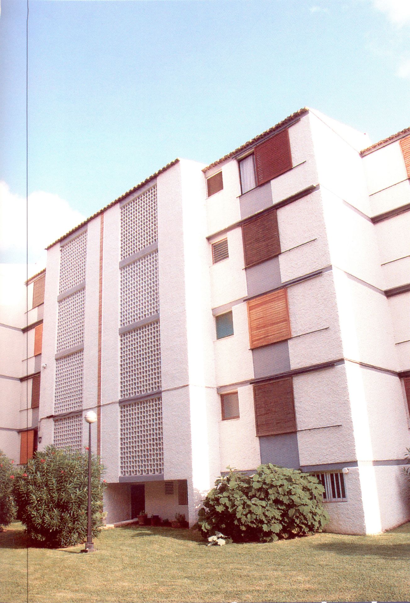 Celosías cerámicas del núcleo de escalera