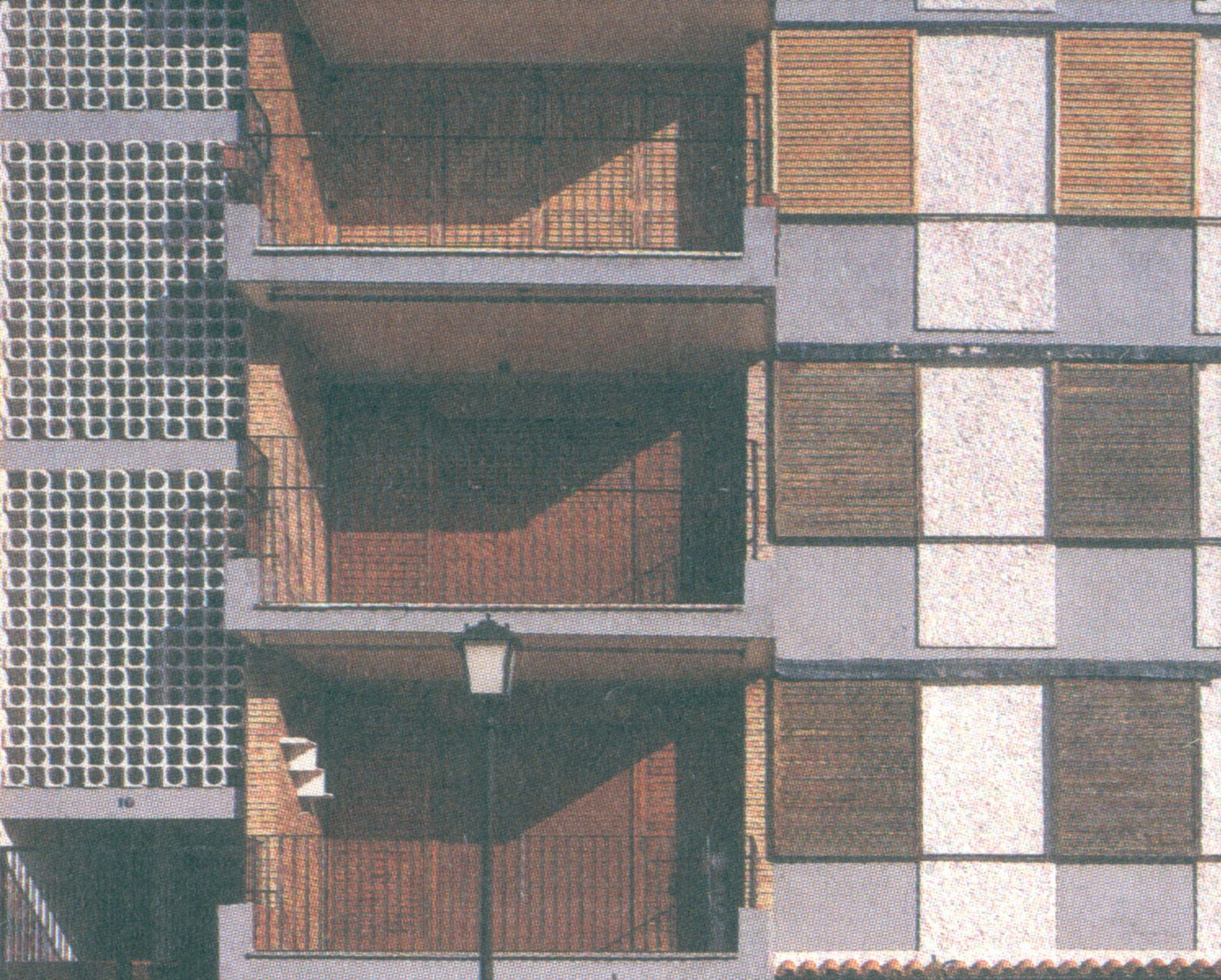 Detalle de balcones, celosías y persianas
